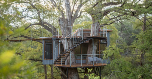 Re-create Your Childhood With This Gorgeous Treehouse