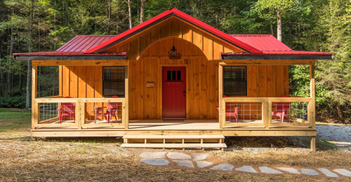 Enter This 1 Bedroom Cabin: The Interior Is a True Dream