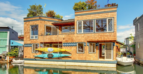 A Must-See Floating Tiny House in Seattle