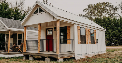 Peek Inside This 200 Sqft Lovely Tiny Cabin