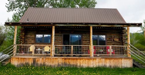 This Cozy One Bedroom Cabin is an Ideal Location to Enjoy Nature In Idaho