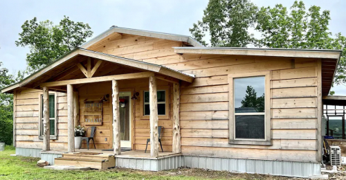 Prepare to Fall in Love With This 2 Bedroom Rustic Cabin Arkansas