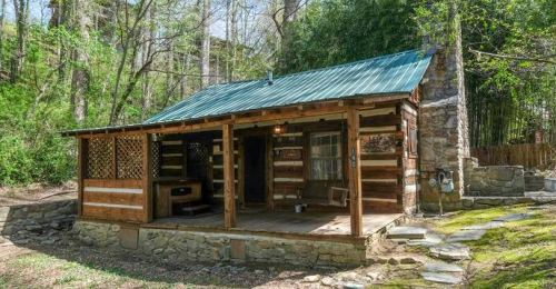 See This Historic Cabin Getaway in the Heart of Gatlinburg