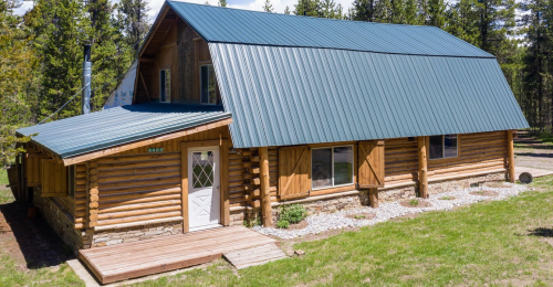 See This Extraordinary Cabin Sits on 5 Acres